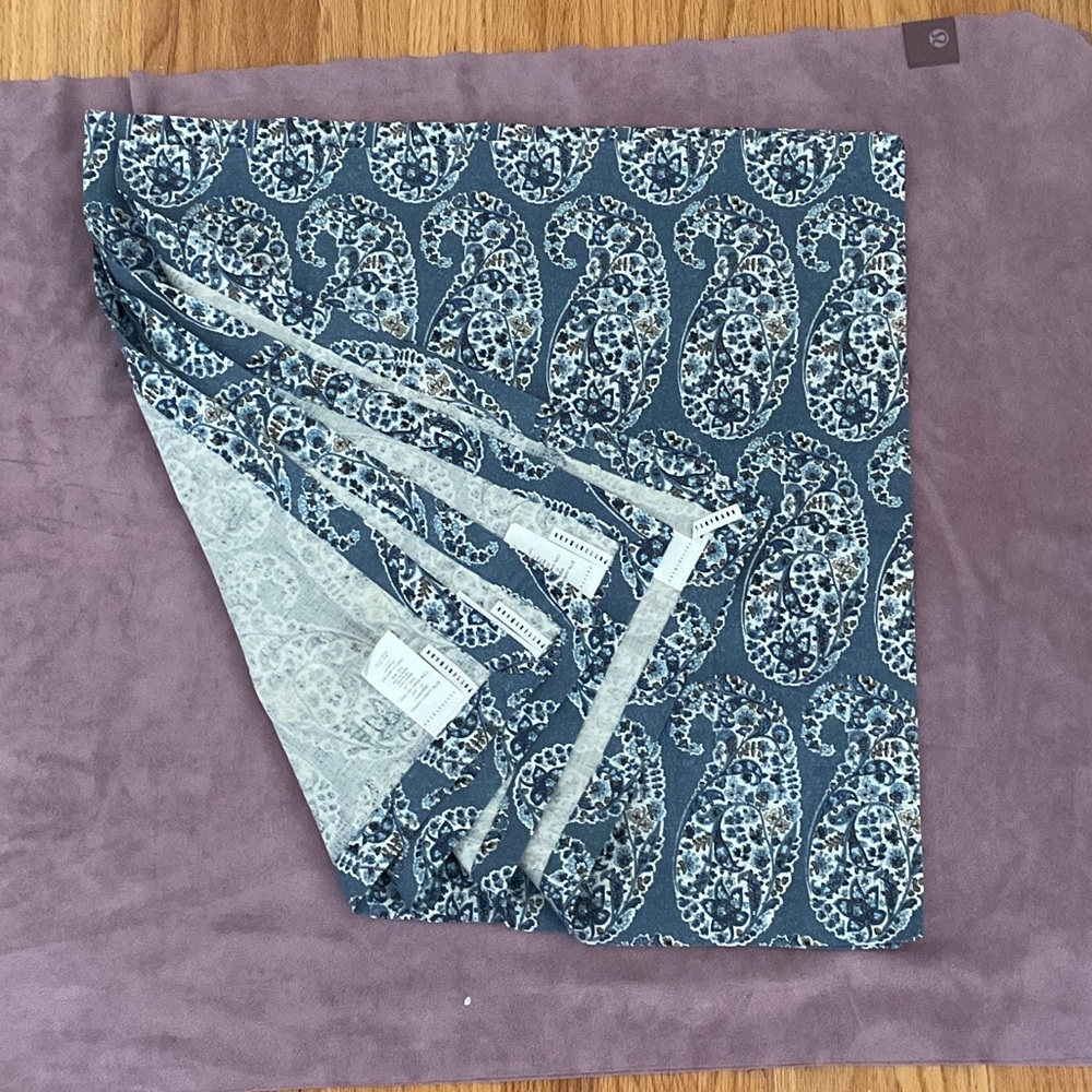 4 NWOT Blue Paisley Pottery Barn cloth napkins